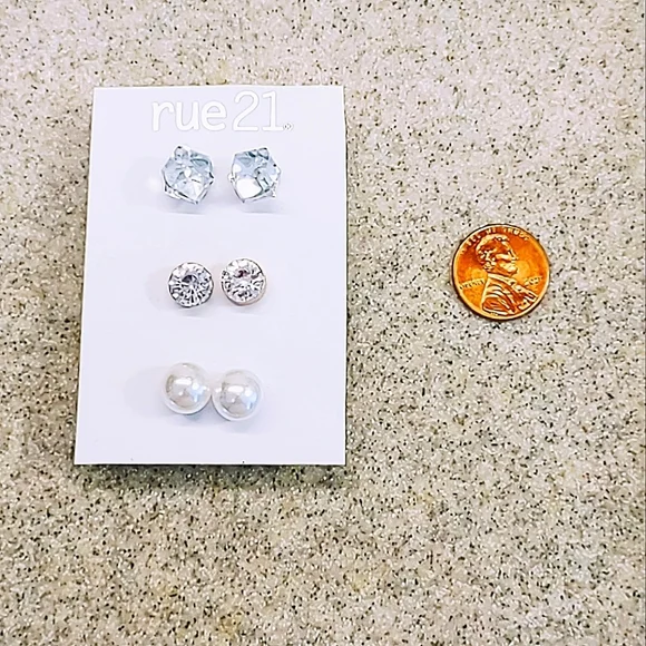 RUE 21 THREE PAIR SPARKLING CLASSIC GLASS & FAUX PEARL STUD EARRINGS - Picture 3 of 4